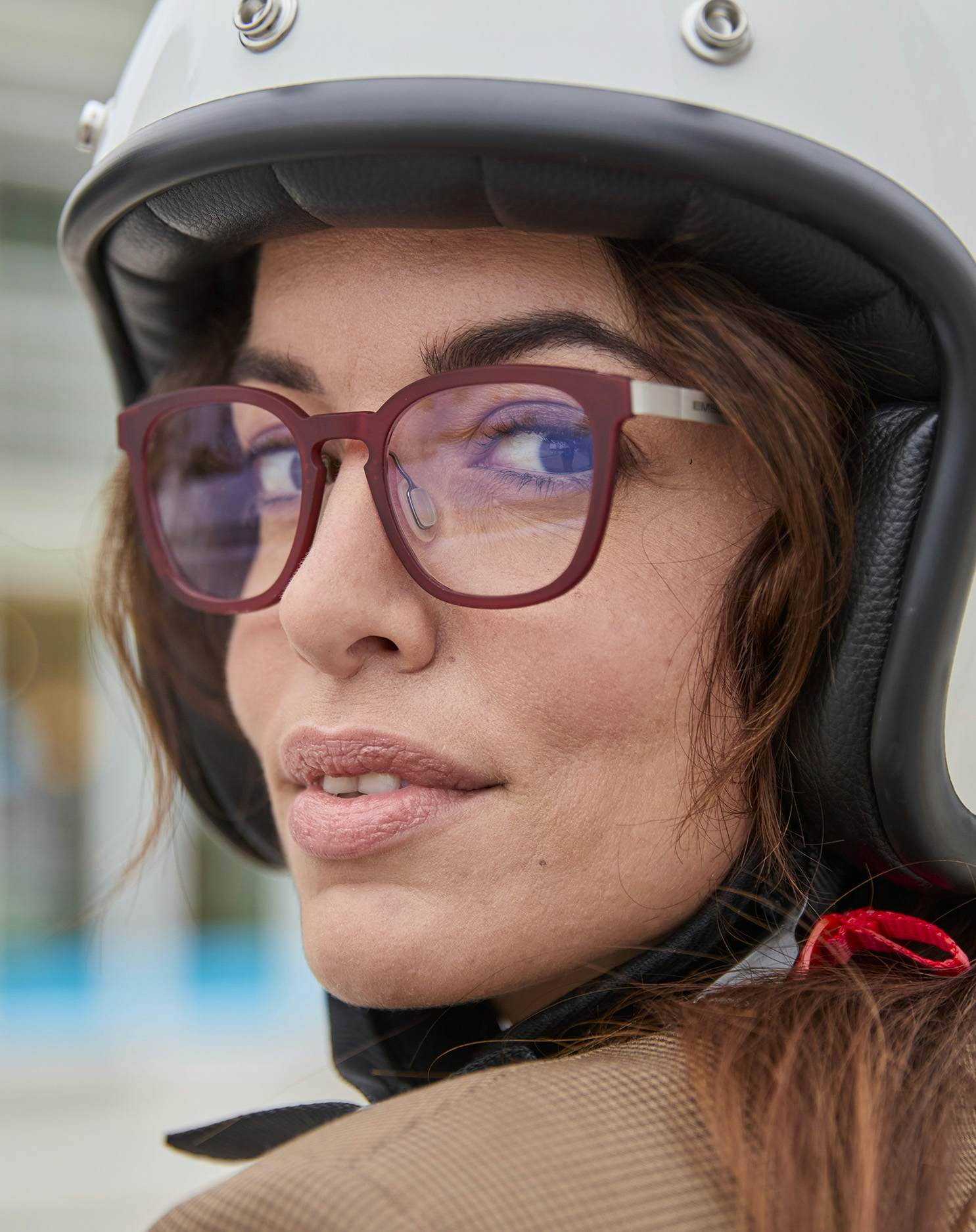 The model is wearing MyCity 01 prescription glasses