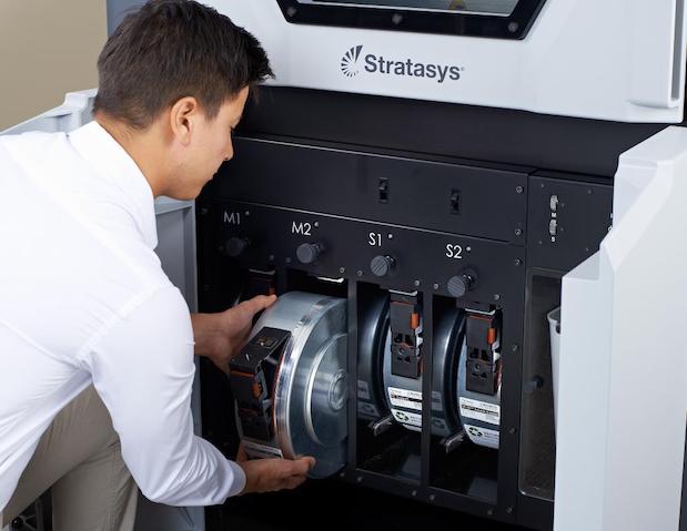 Photo maintenance imprimante fortus 450 3D - KIMYA