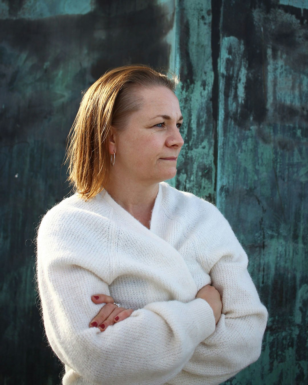 Malin wearing a white cardigan