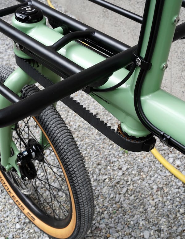 Pistachio green frameset