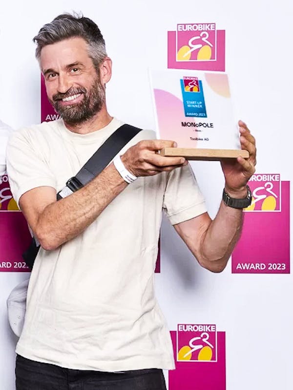 Daniel Freitag at Eurobike 23 holding MONoPOLE's EB START-UP Award