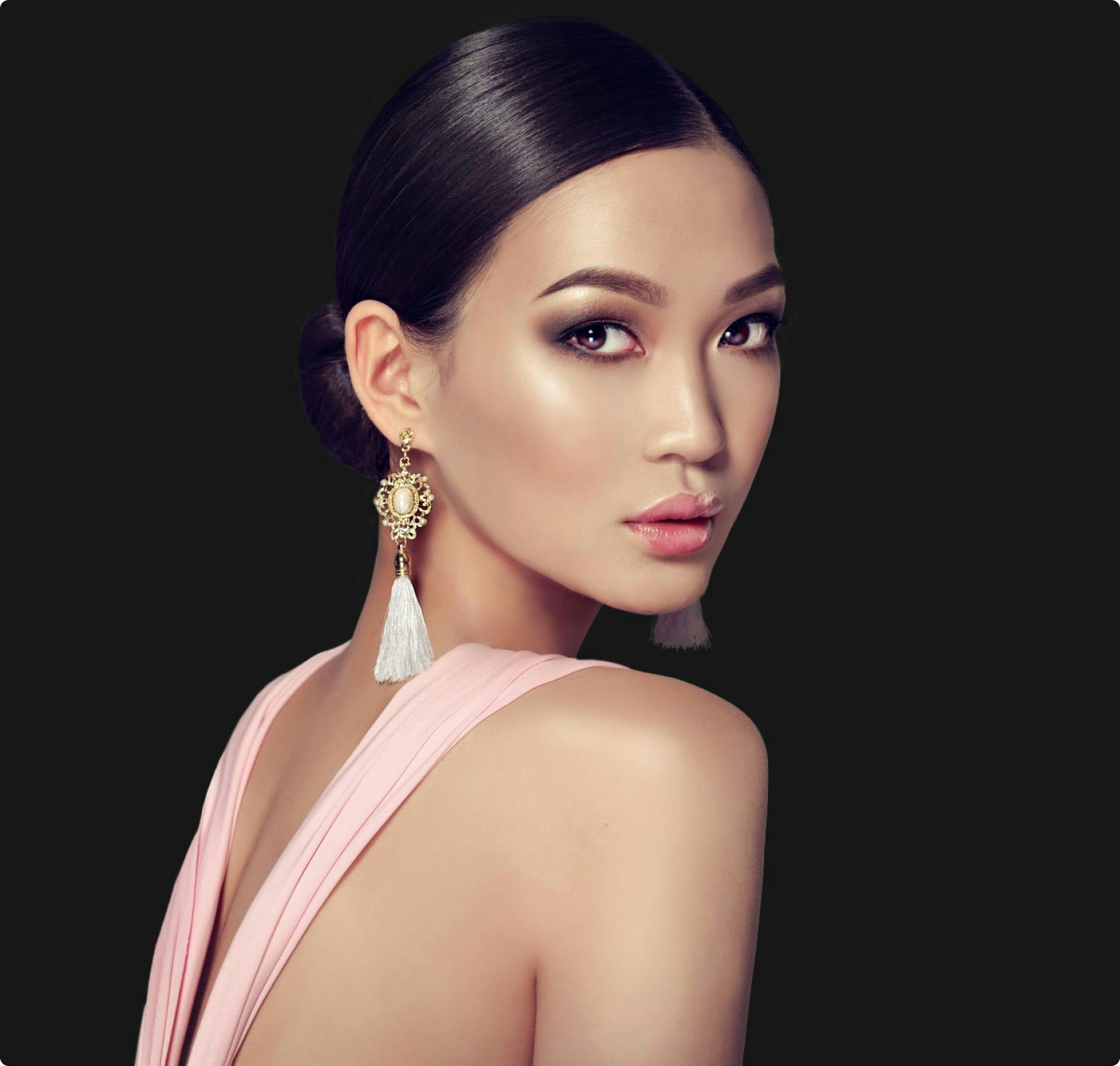 Brunette woman looking at the camera