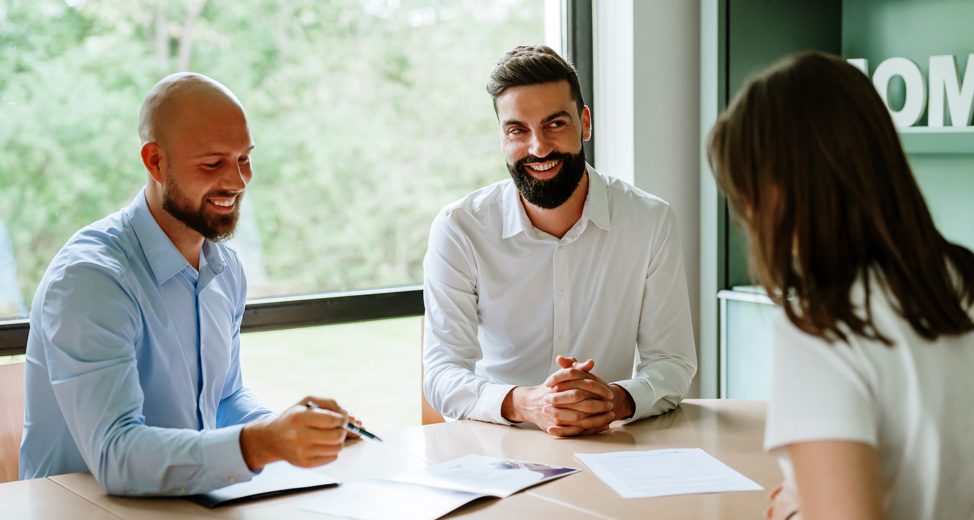 Discussion entre propriétaires et locataires