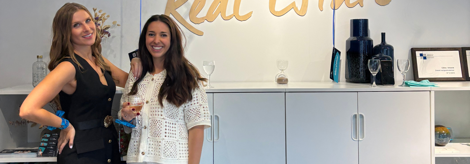 Sophie en Céline vieren 3 jaar We Invest Overijse