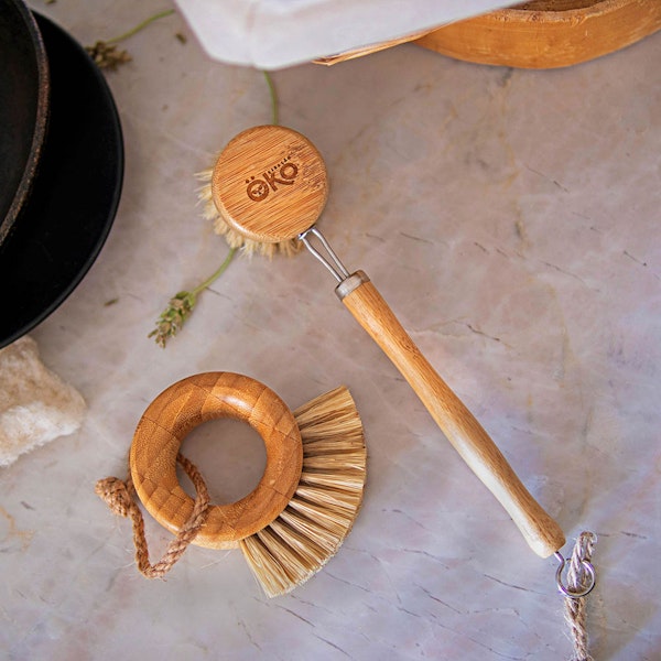 OKO brushes over marble 2 pan brushes of the brande OKO over marble countertop