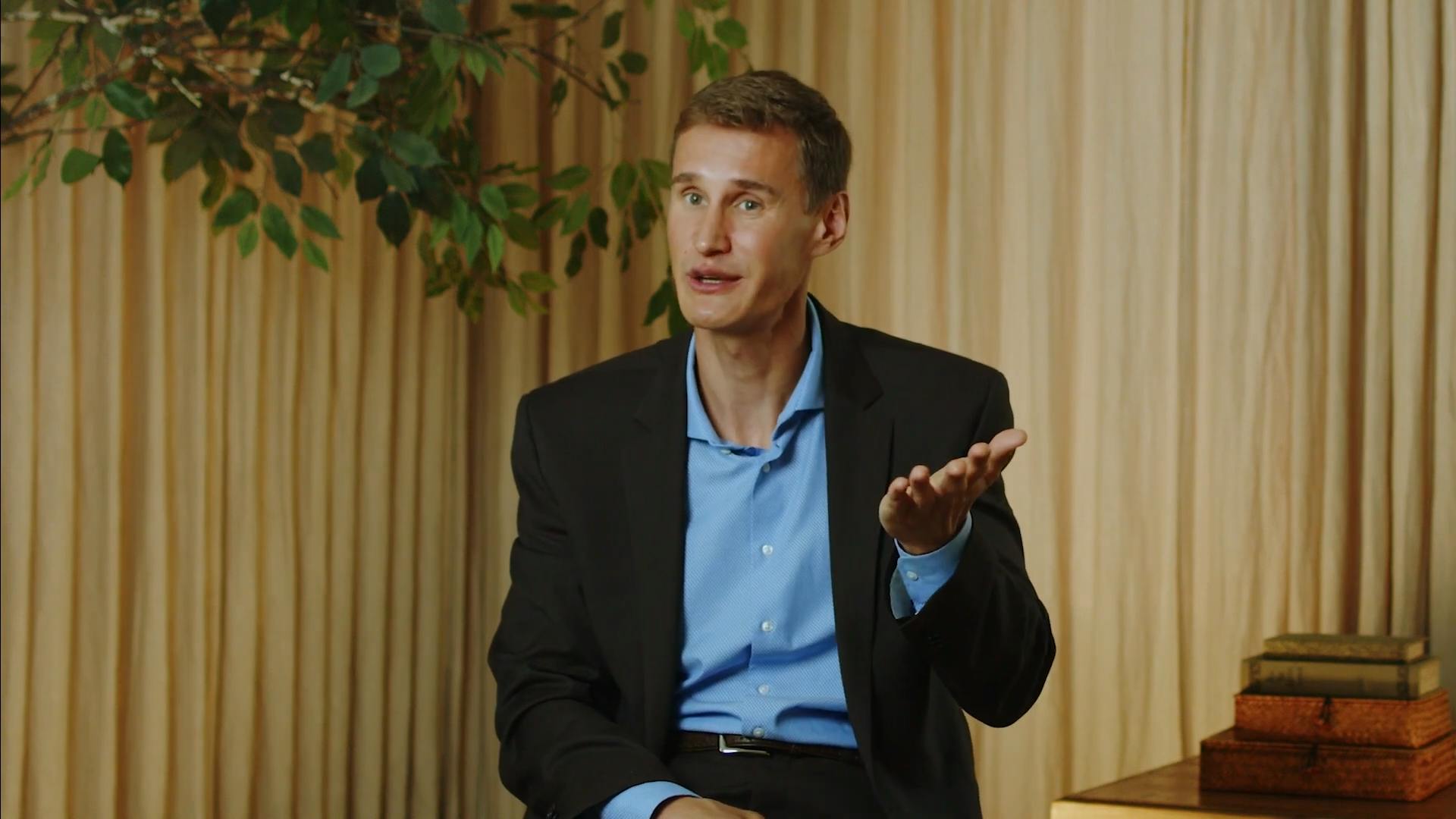Dr. Markelov explaining his practice