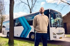 Buschauffeur voor bus