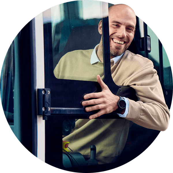 Header van buschauffeur in een bus