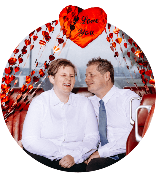 Buschauffeurs in liefdes bus