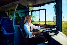 Buschauffeur in bus