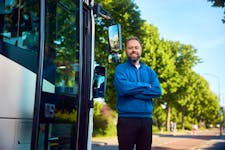 Buschauffeur voor bus