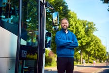 Buschauffeur voor bus