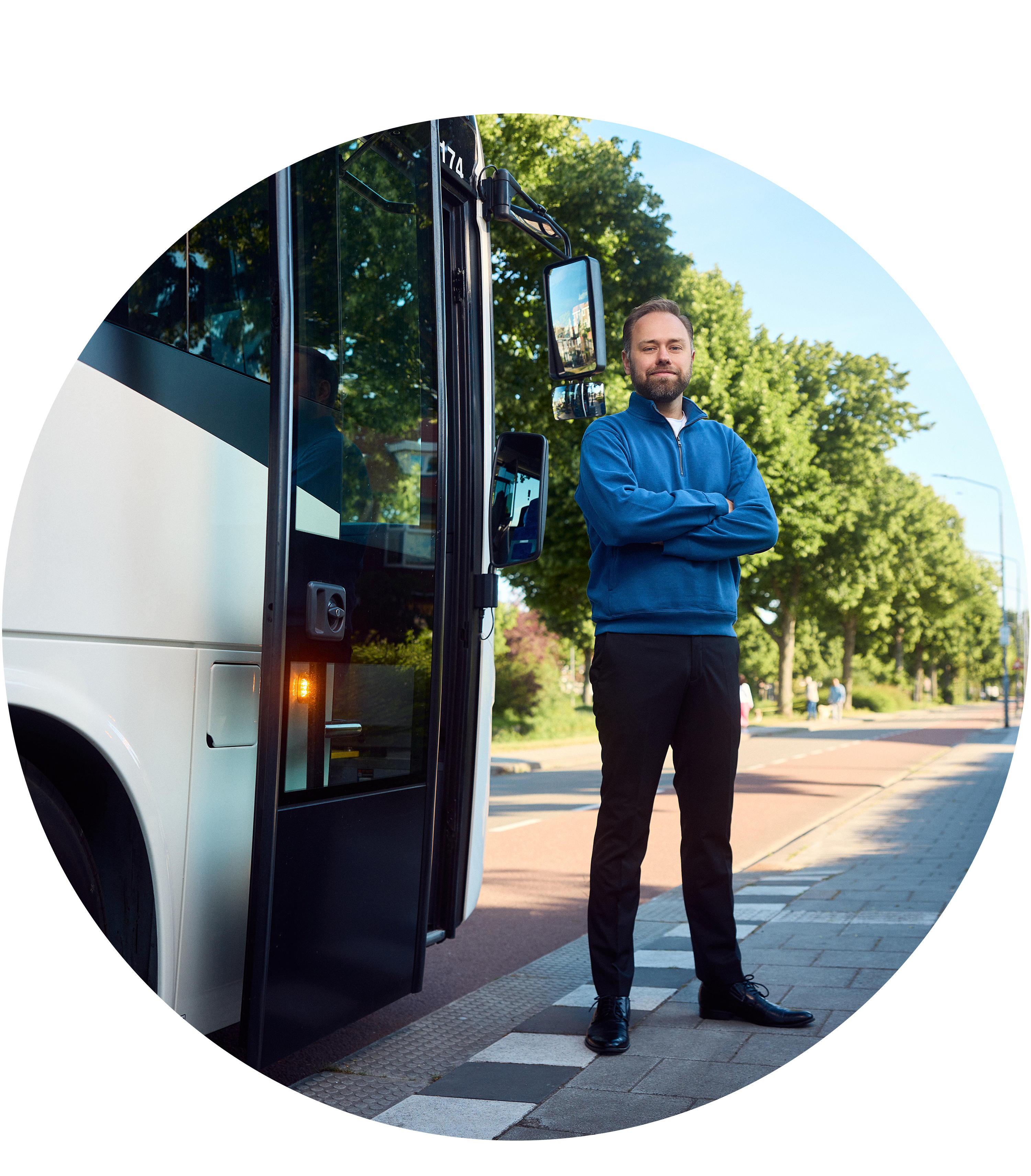 Buschauffeur voor de bus