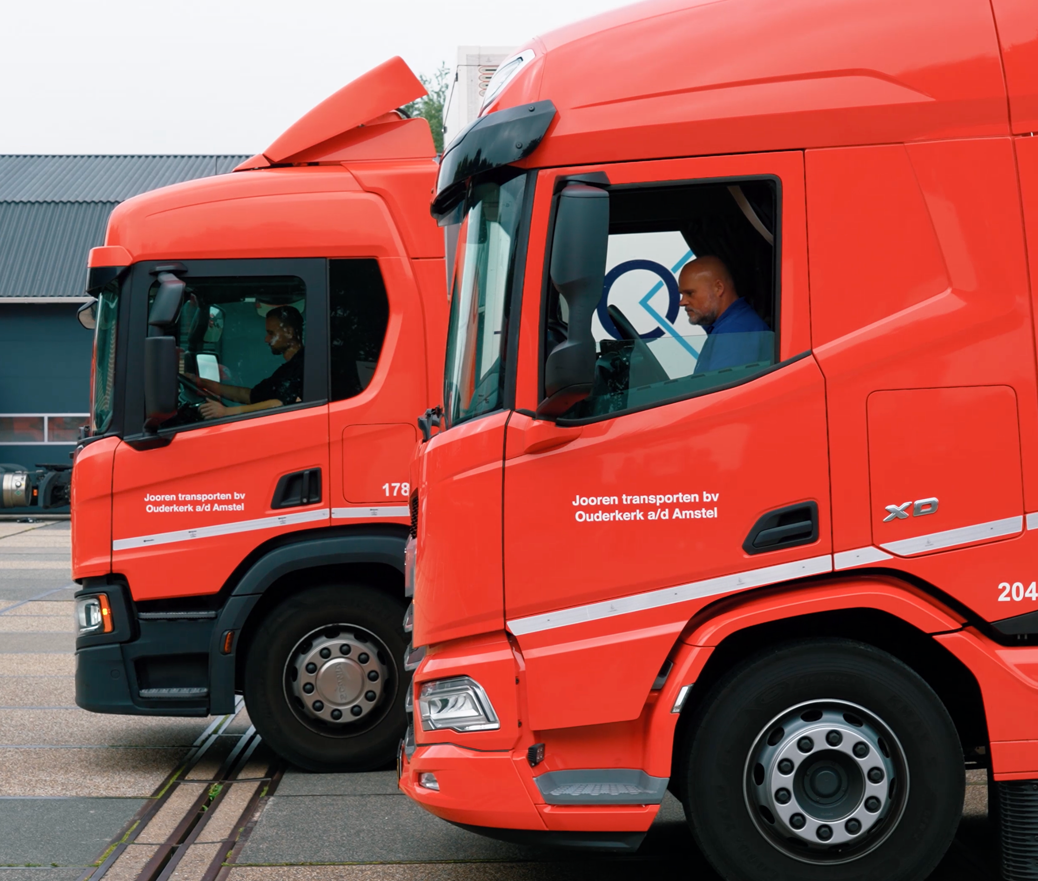 Vrachtwagenchauffeurs in vrachtwagen