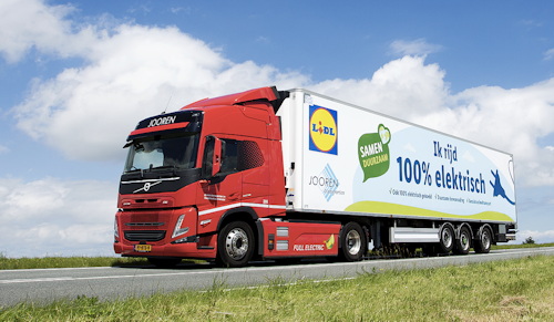 Vrachtwagen op de snelweg