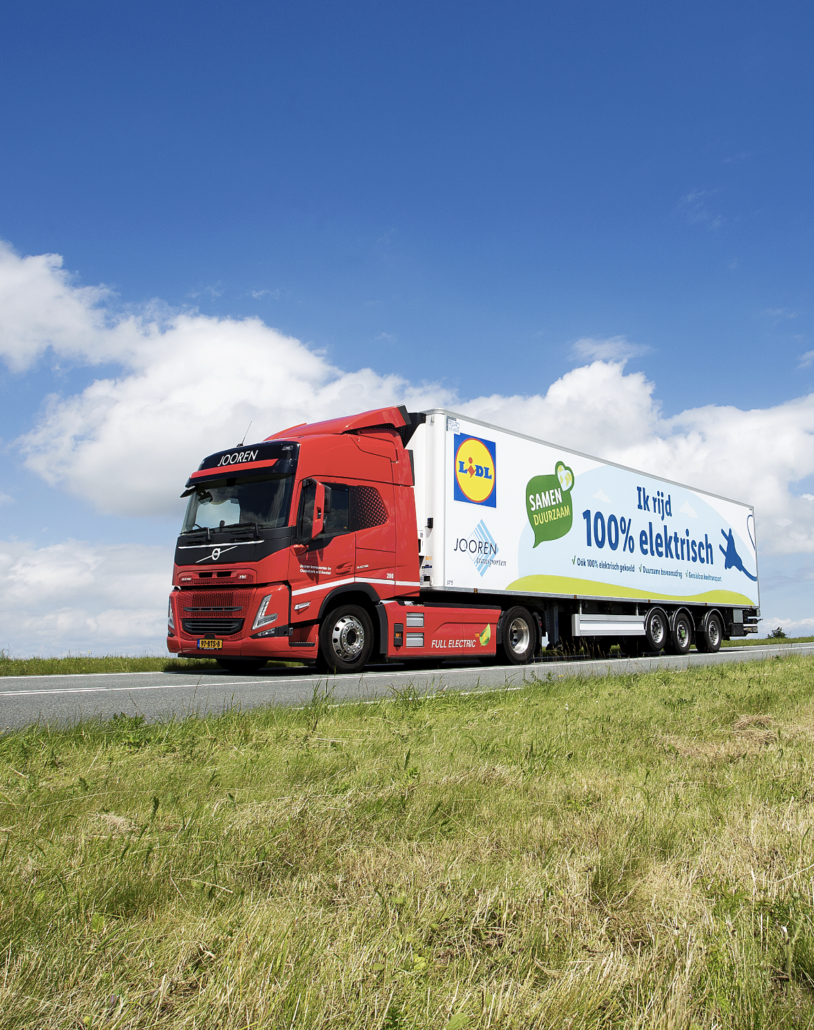 Vrachtwagen op de snelweg