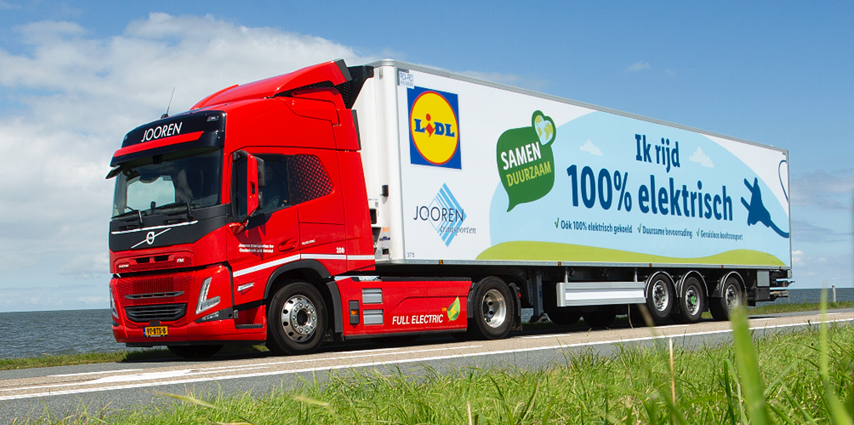 Vrachtwagen op de snelweg