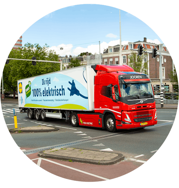 Vrachtwagen in de stad