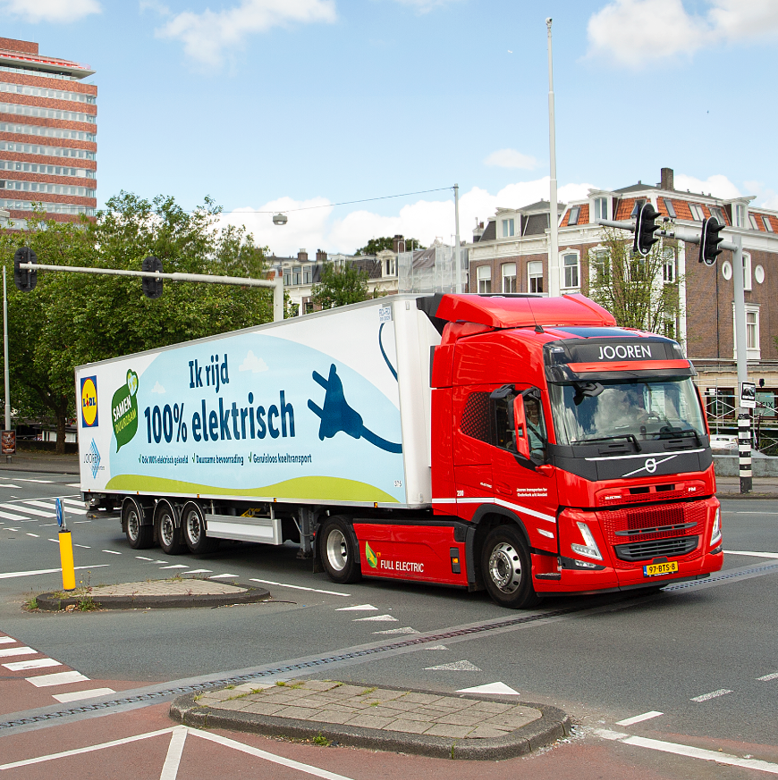 Vrachtwagen in de stad