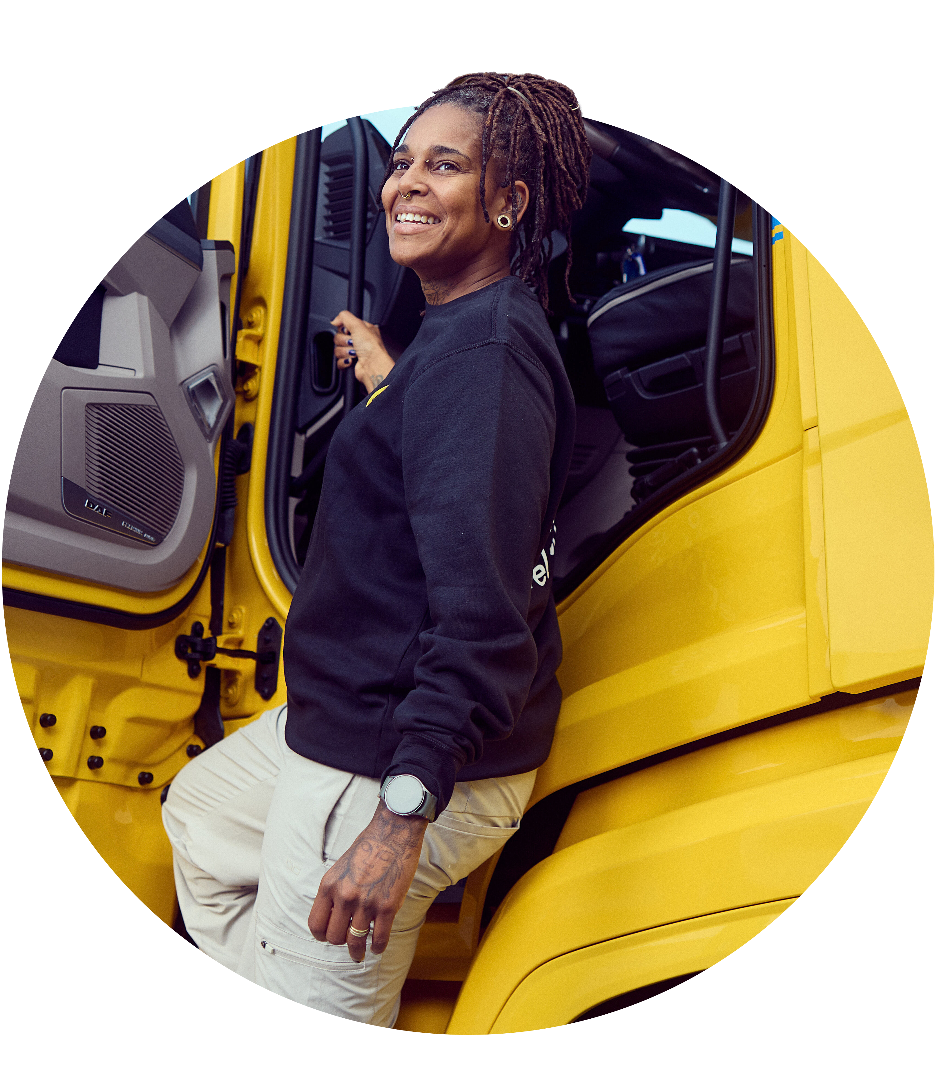 vrachtwagenchauffeur in vrachtwagen