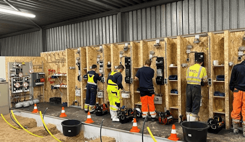 Monteur slimme meters aan het werk