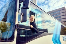 Buschauffeur in bus