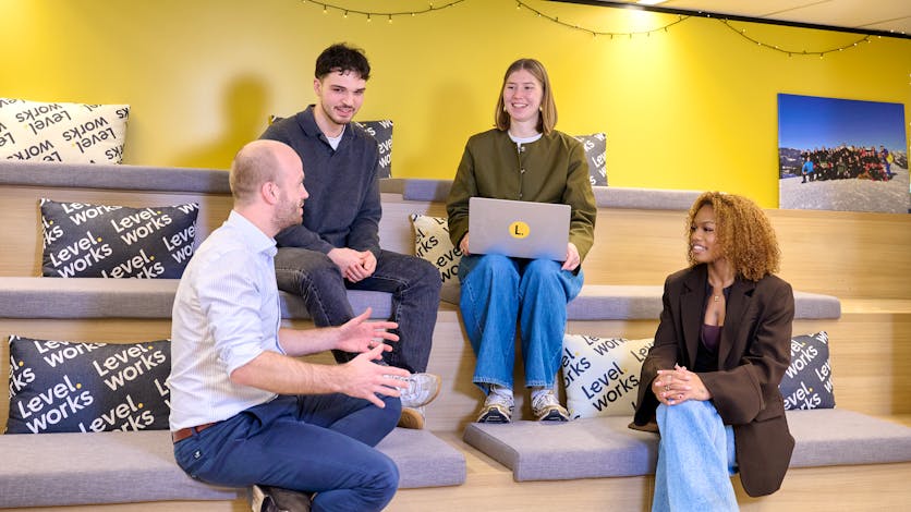 Level.works collega's in een overleg