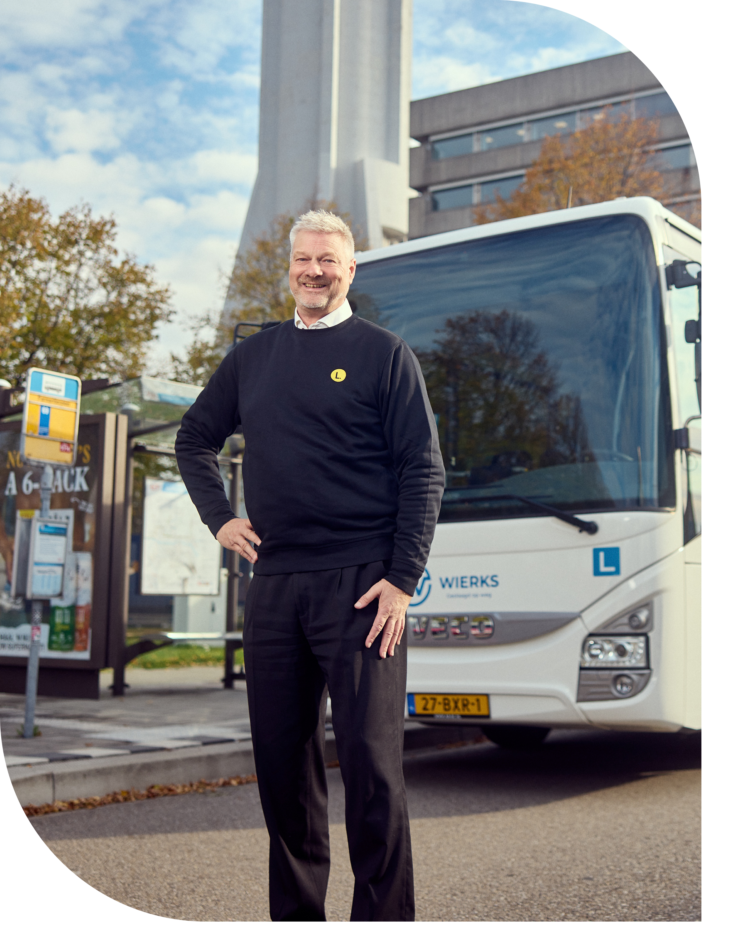 Buschauffeur voor de bus