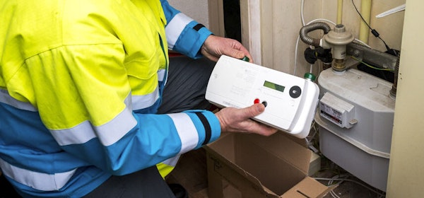 Slimme meter monteur aan het werk