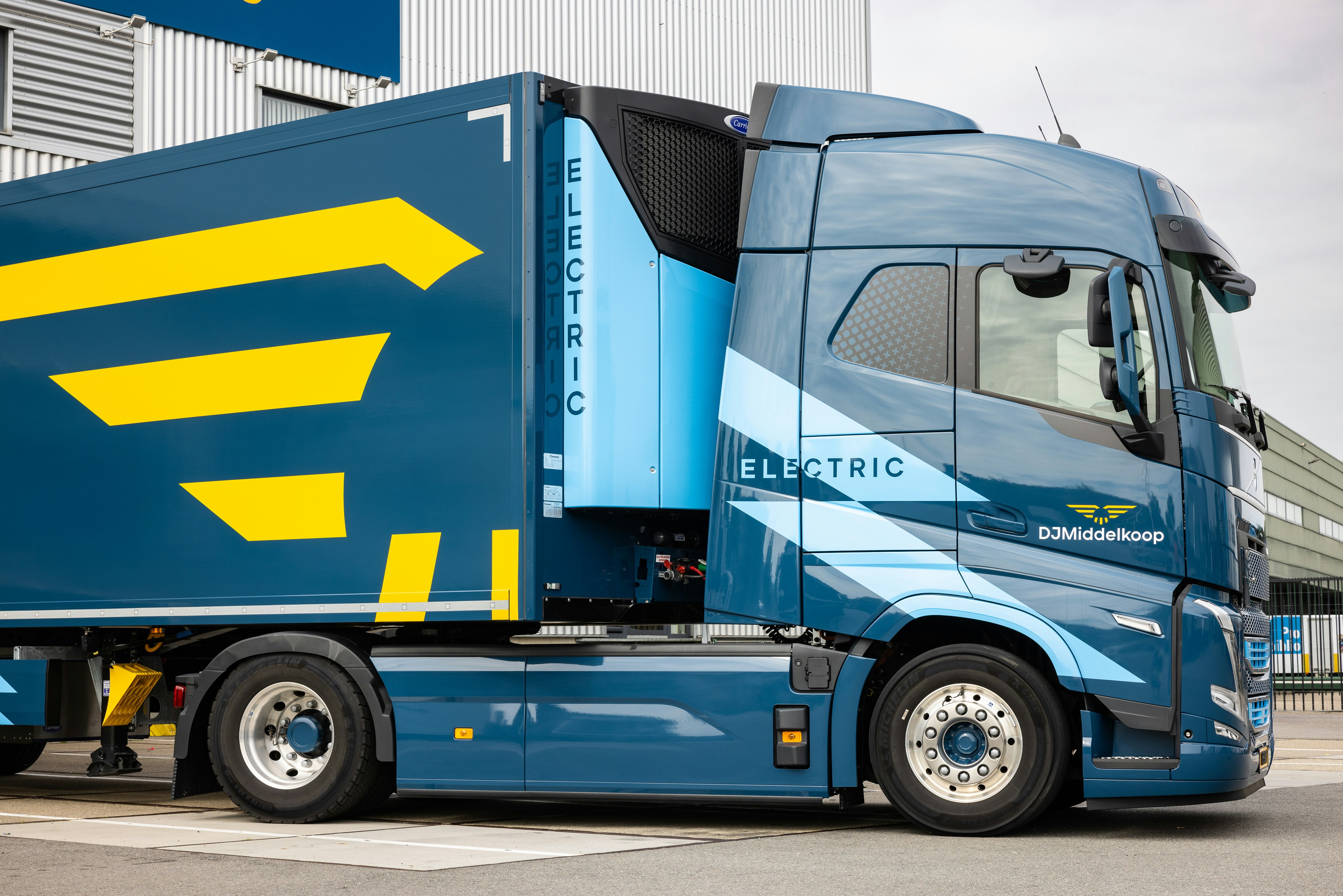 DJMiddelkoop vrachtwagen side profile