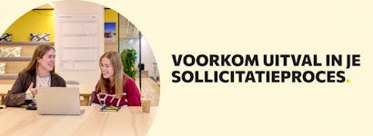 Twee collega's met elkaar in gesprek