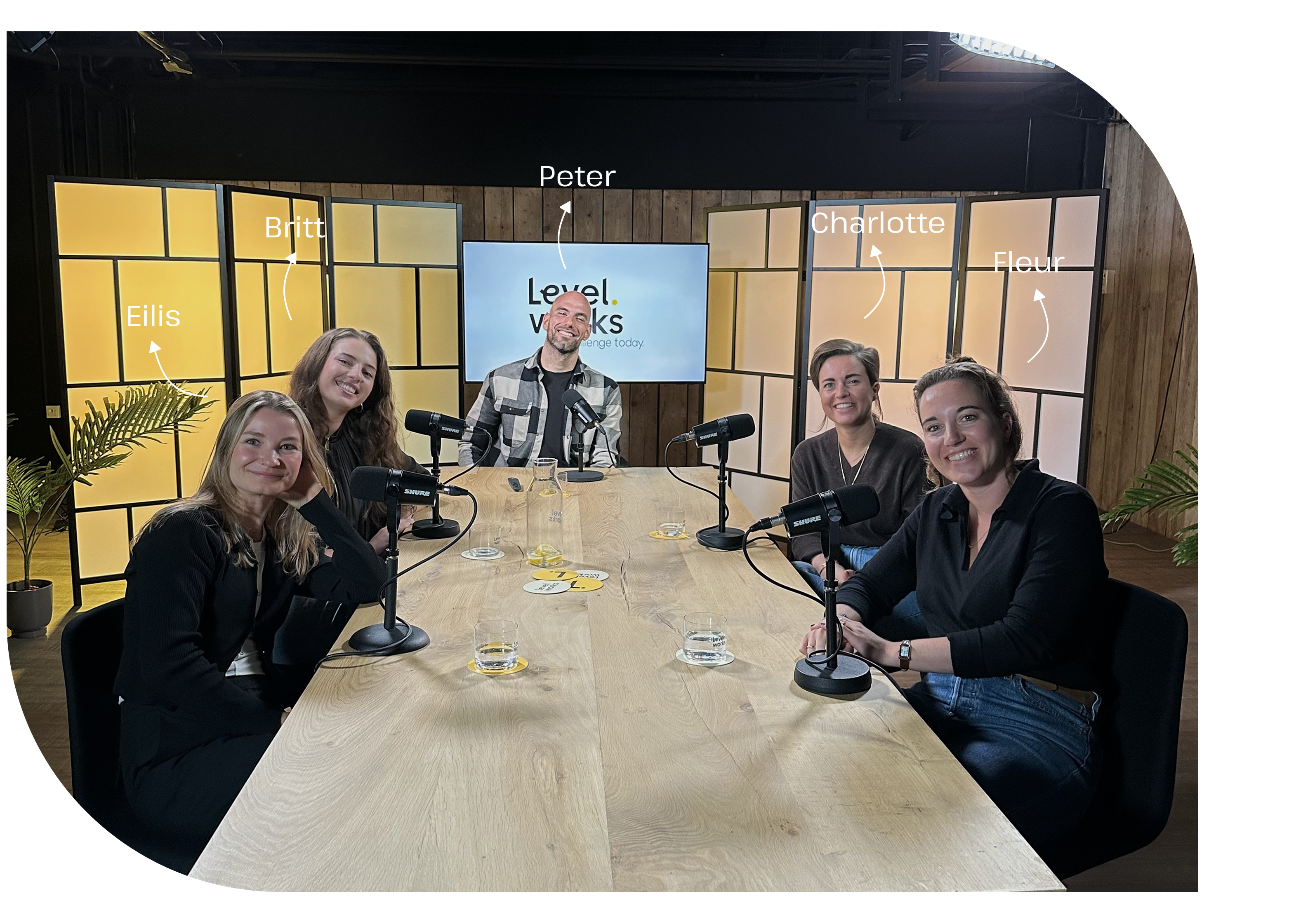 De sprekers van de webinar aan tafel