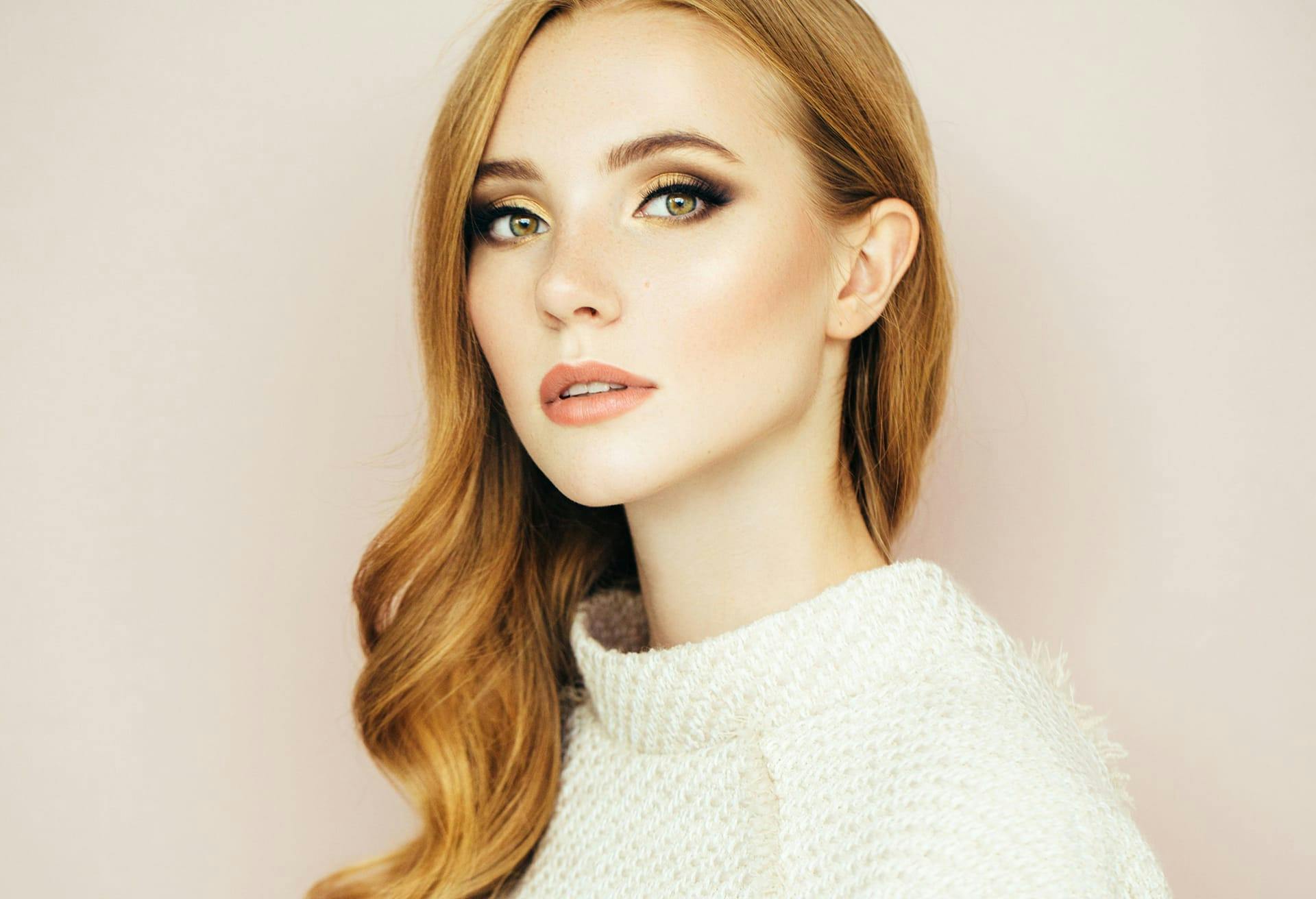 womean with red hair