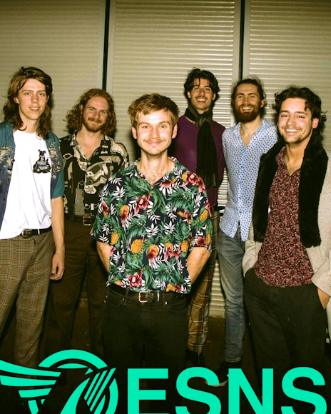 HBA band Cavolo Nero kijkt vrolijk in retro stijl in de camera.