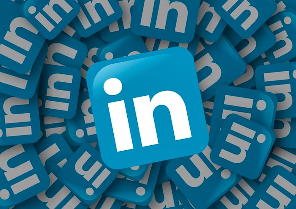 Best Tips & Ideas for Your LinkedIn Background Photo