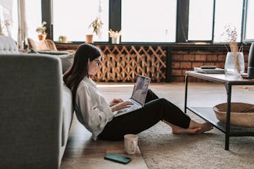 How to Create a Resume With No Experience (10 First Job CV Tips)