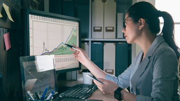 A Complete Guide to Becoming an Investment Analyst