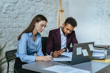 How to Write a Paralegal Analyst Cover Letter