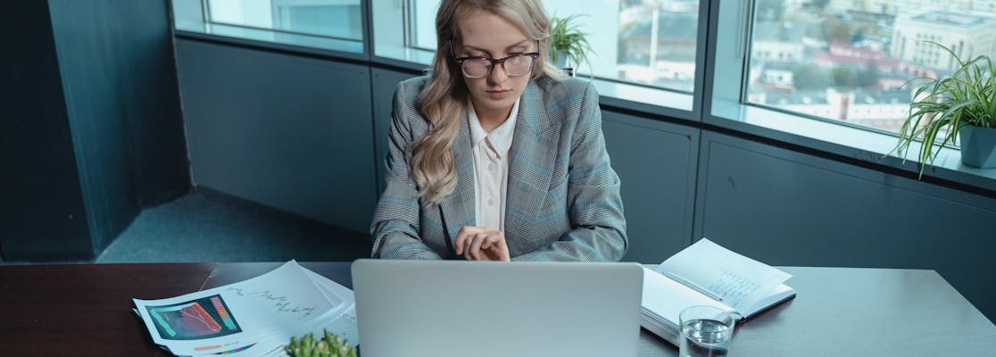 Ways to Earn a 6 Figure Salary in 2025