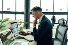 8 Best UK Spread Betting Brokers for 2025 (Reviewed & Compared)