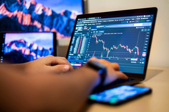 The 10 Best Brokers for Trading EUR/GBP in {YEAR}