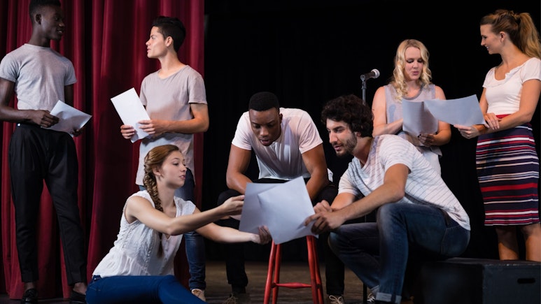 How to Write an Actor’s Resume (With Examples)