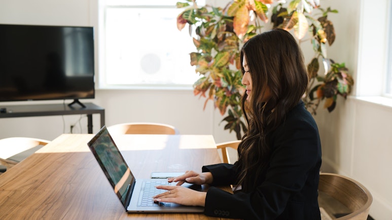 How Best to Start an Email: Dos and Don’ts for Professional Emails
