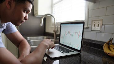 7 Best Forex and CFD Trading Platforms for Beginners for {MONTH} 2025