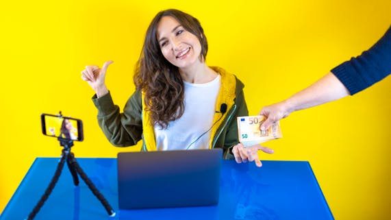 How to Make Money on YouTube Like a Pro in {MONTH} {YEAR}