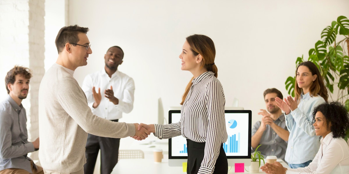 Manage offers. Качественный сотрудник. Уважение коллег. Признание работника. Поддержка сотрудников.