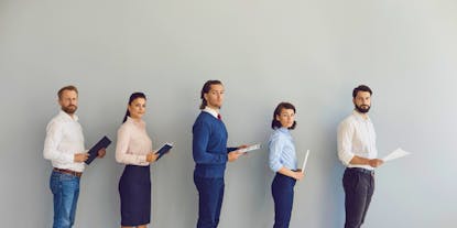 What to Expect During the 8 Stages of the Hiring Process 2023