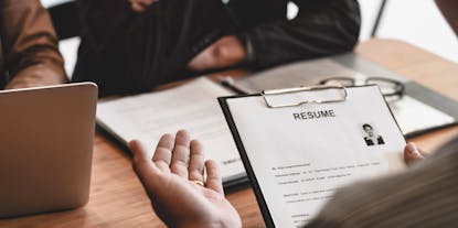 Investment Banking Resume in 2023 (Examples and Tips)