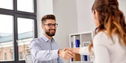 How to Respond to a Job Offer: Tips & Examples for 2025