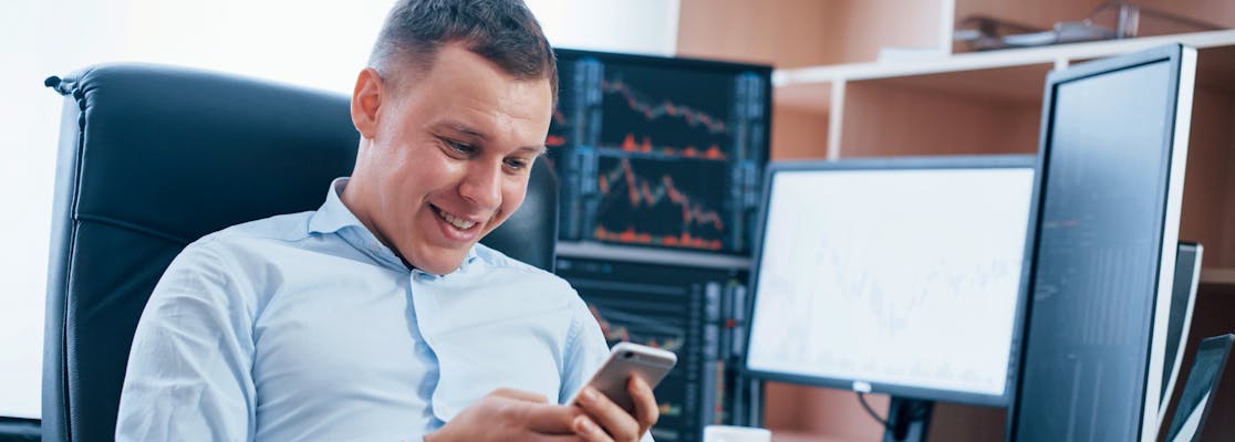 Dividend ETFs vs Stocks – Which Is a Better Investment in 2025?